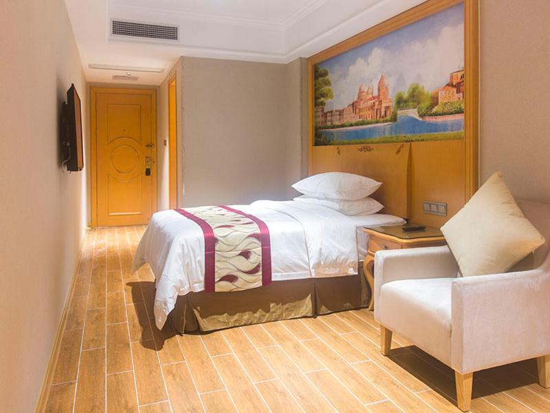 Vienna International Hotel Haikou West Bus Station Экстерьер фото