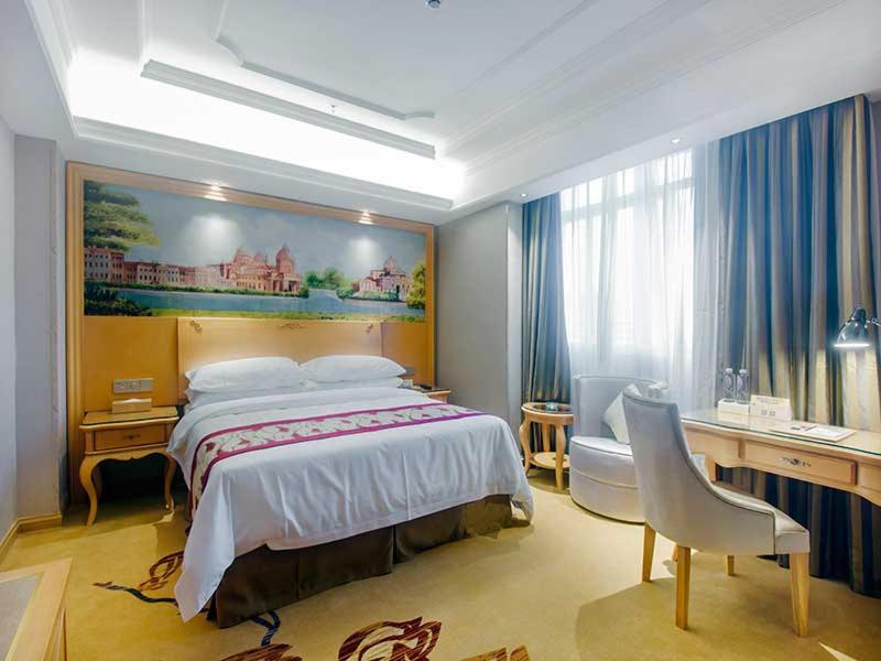 Vienna International Hotel Haikou West Bus Station Экстерьер фото
