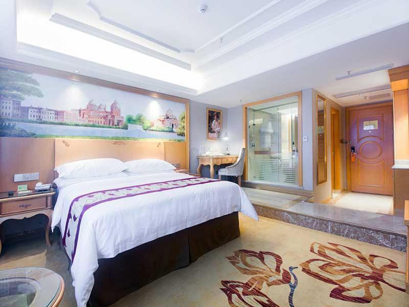 Vienna International Hotel Haikou West Bus Station Экстерьер фото